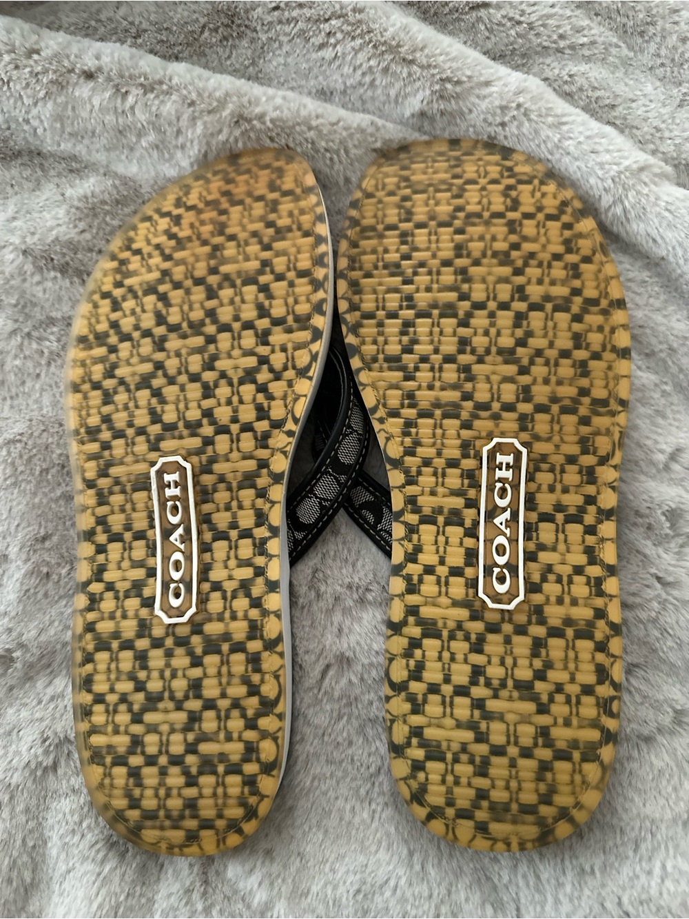 COACH Black Latrice Logo-Trim Thong Sandals - Picture 4 of 6
